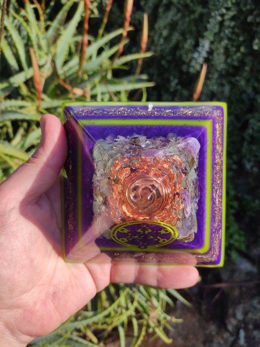 Pirâmide Orginite Orbitart