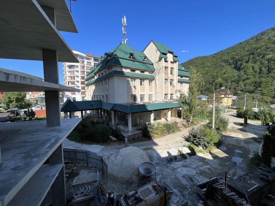 Продаж будівлі в центрі Яремче