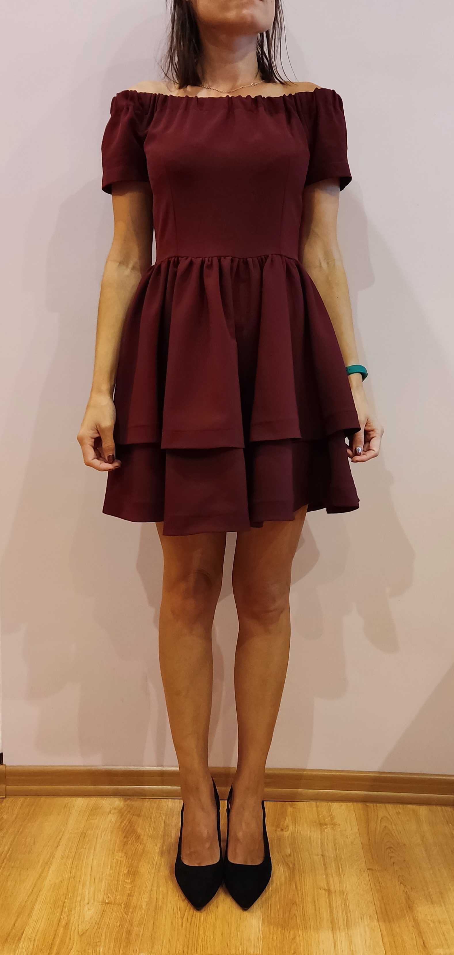 Krótka okazjonalna sukienka w kolorze bordowym 36