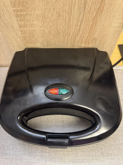 Вафельниця електрична  Home 4U СМ 002