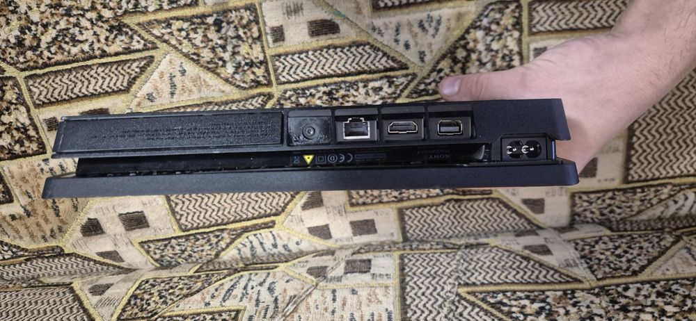 Ps4 slim + 2 гри