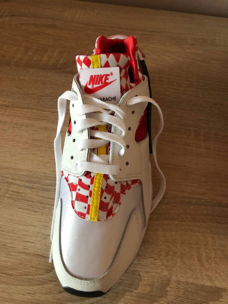 Кросівки Nike Huarace Liverpool FC