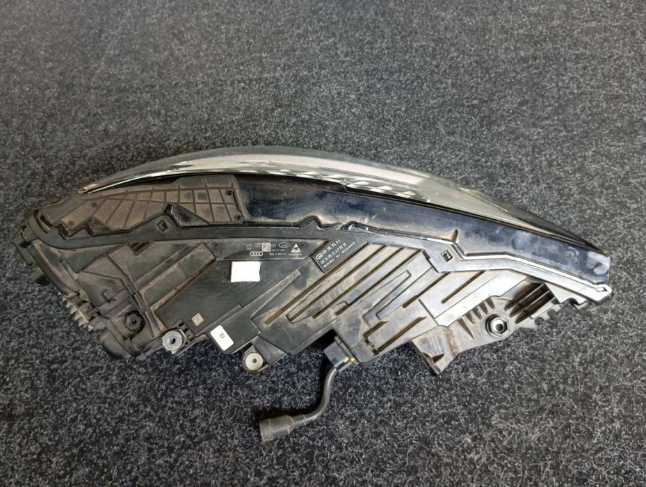 Audi Q8 фара ліва