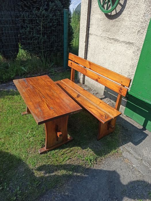 Ławka i stół z drewna