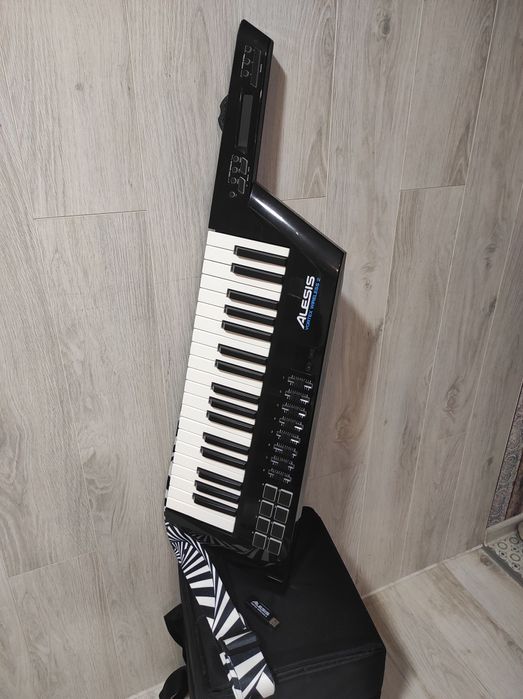 Alesis Vortex 2 Wireless midi Keytar