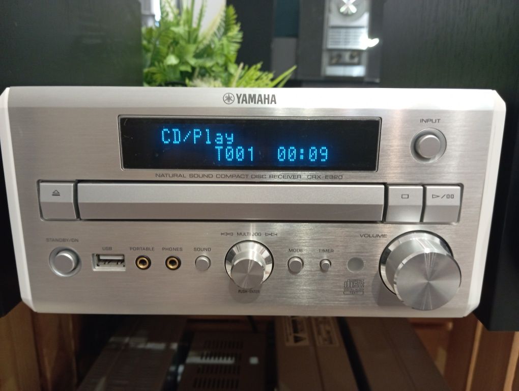 Wieża stereo CD Yamaha CRX-E320 + głośniki NS-BP100 + pilot CRX-E320
