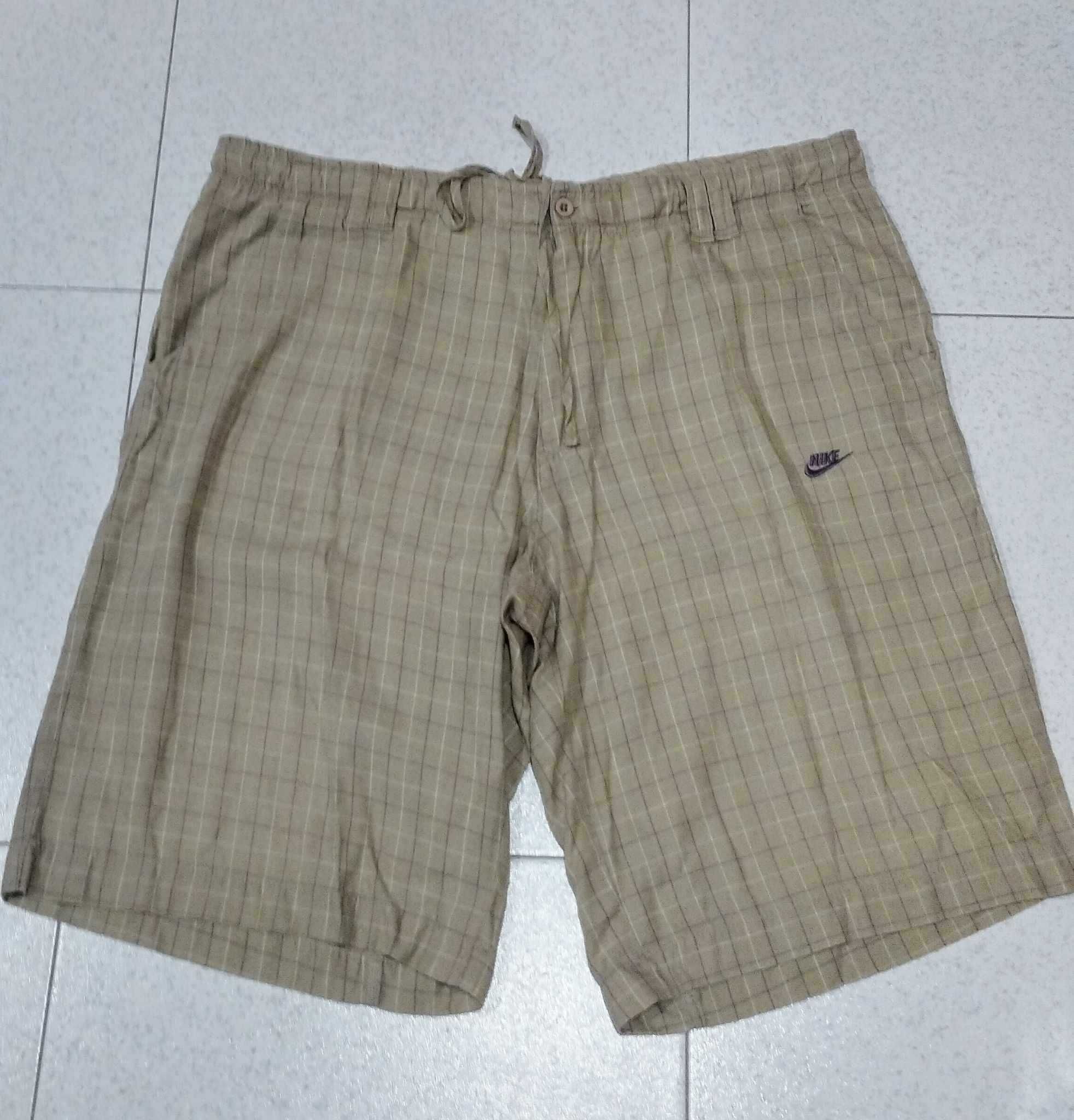 Calções Compridos Vintage (NIKE) - XL (Bege com riscas brancas e roxas