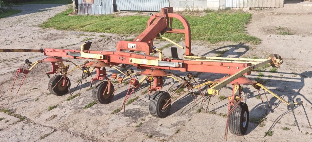 Przetrząsarka do siana przewracarka Unifarm 440 Claas