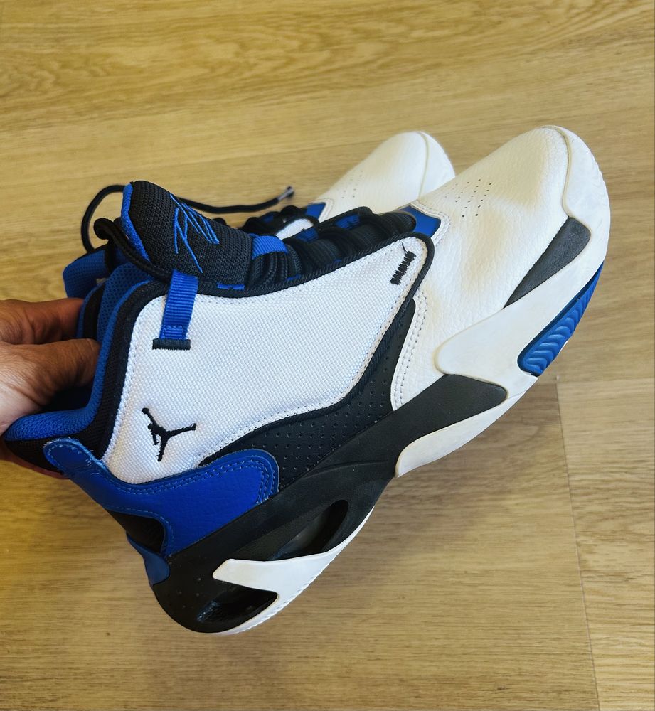 Tenis Jordan Max Aura 4