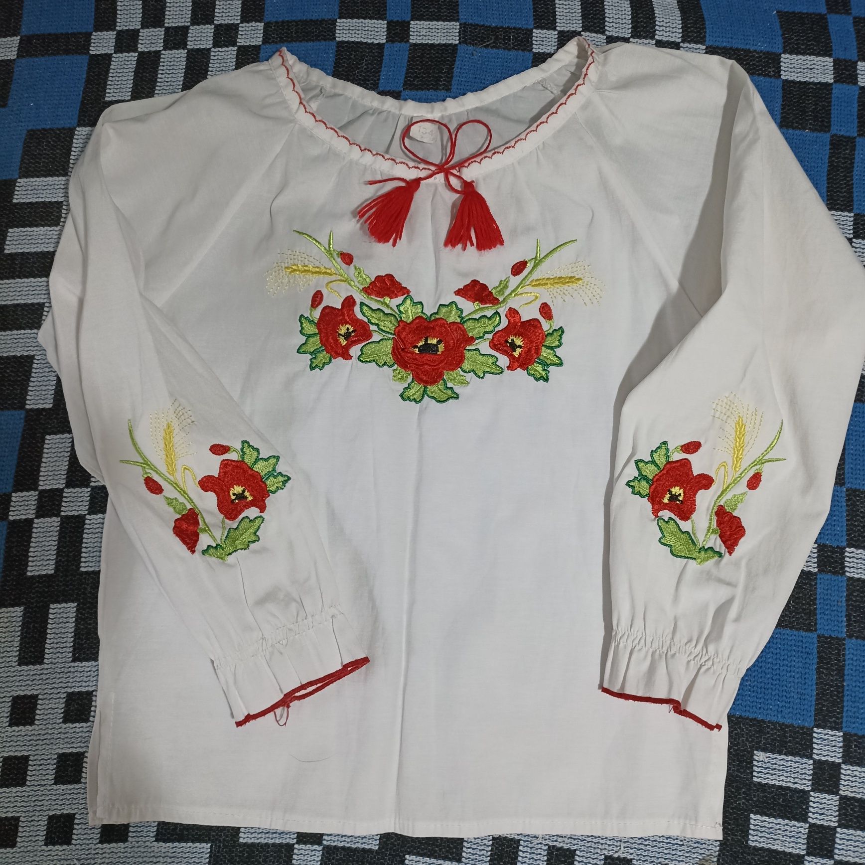 Вишиванка на дівчину