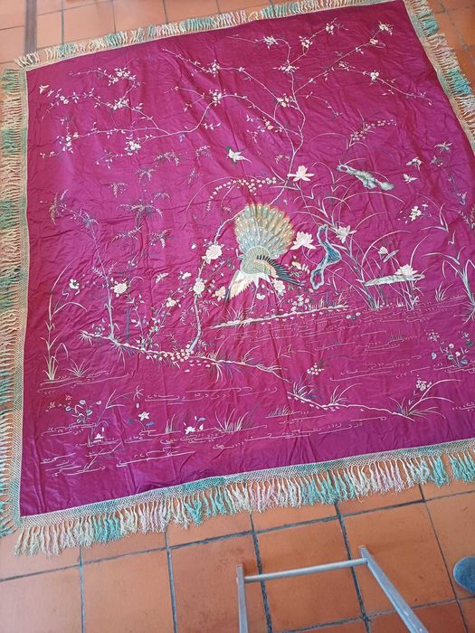 Conjunto Colcha chinesa antiga, 2 almofadões, 4 pendentes.