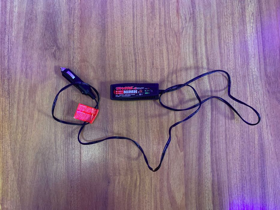 Traxxas: Ładowarka samochodowa 4A do NiMH 6 - 7S / 7,2 - 8,4V