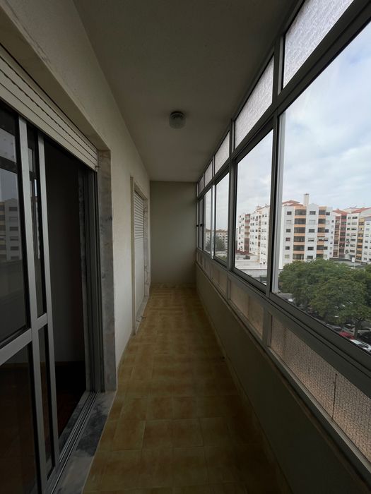 Apartamento T2   com grande luminosidade natural e varandas e elevador