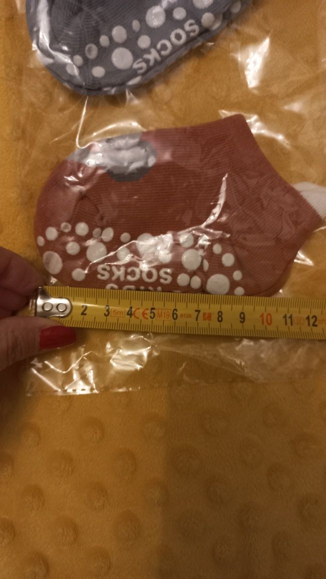 Skarpetki nowe z abs antypoślizgowe dla dziecka 10 cm r. 16-18