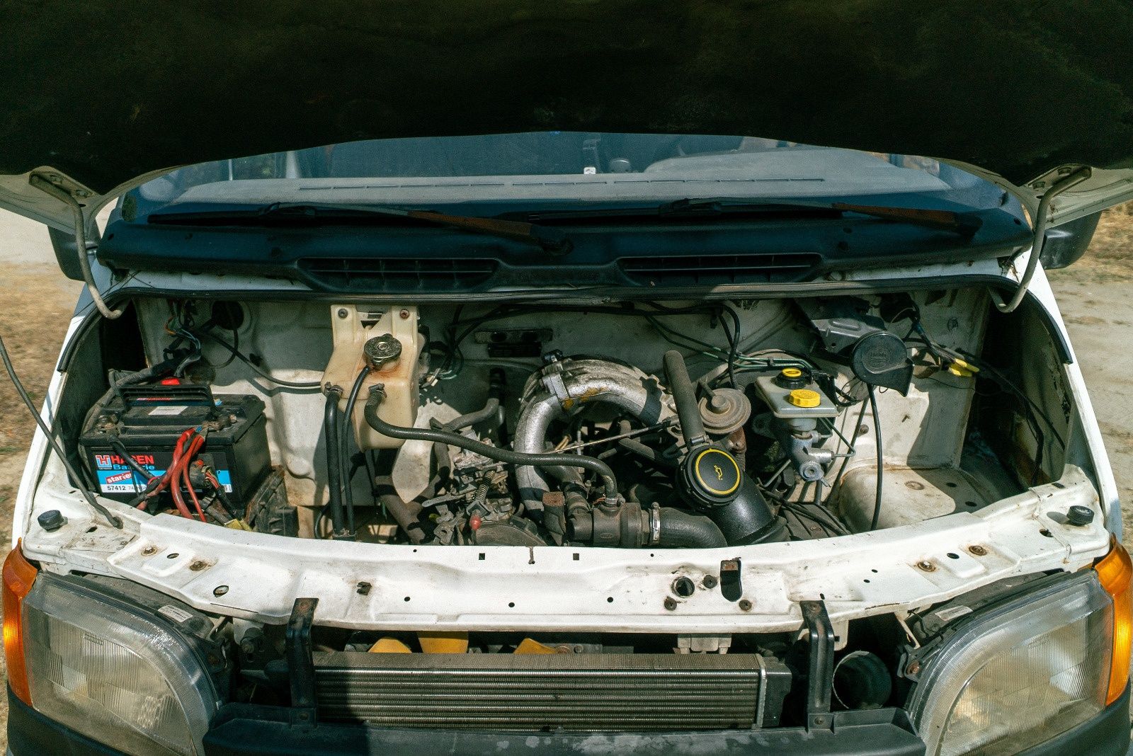 Ford Transit 9 lugares mista (passageiros e mercadorias)