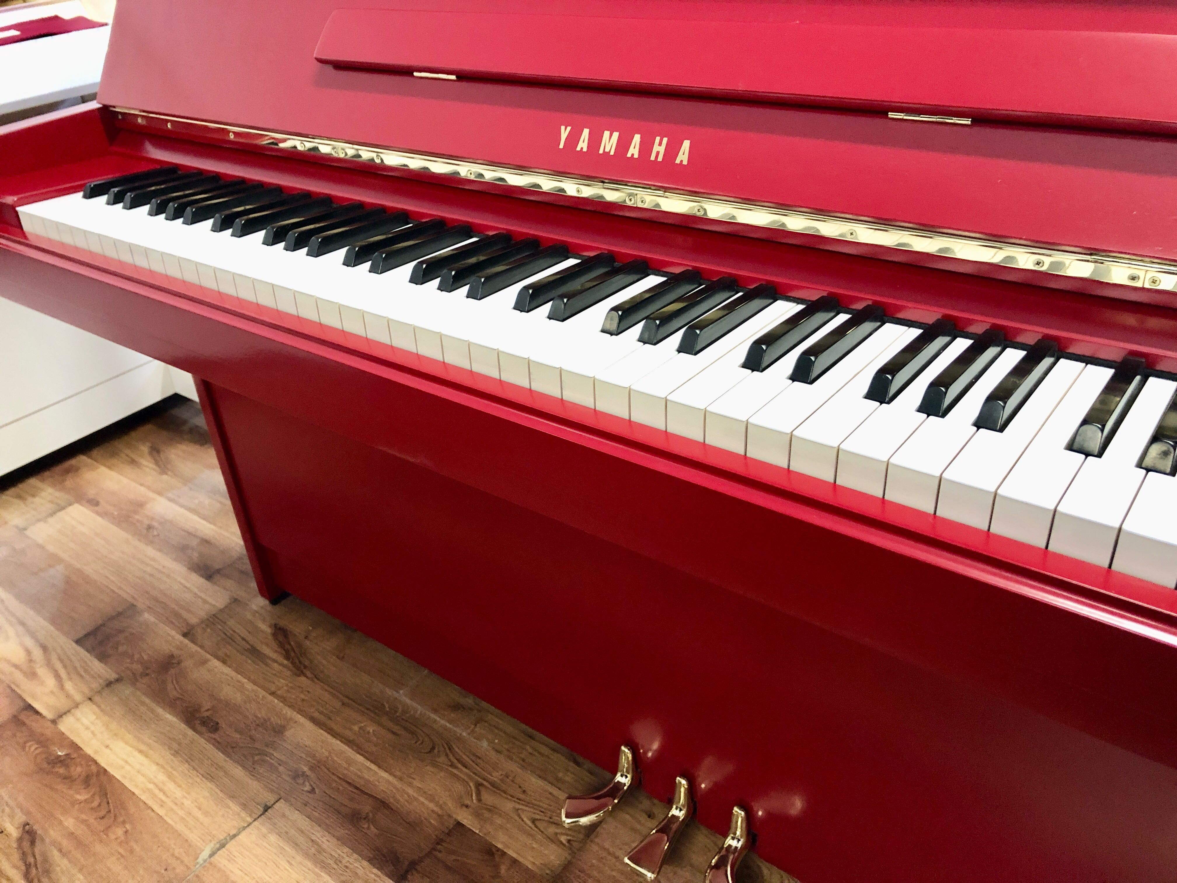 Pianino yamaha czerwone All Inclusive