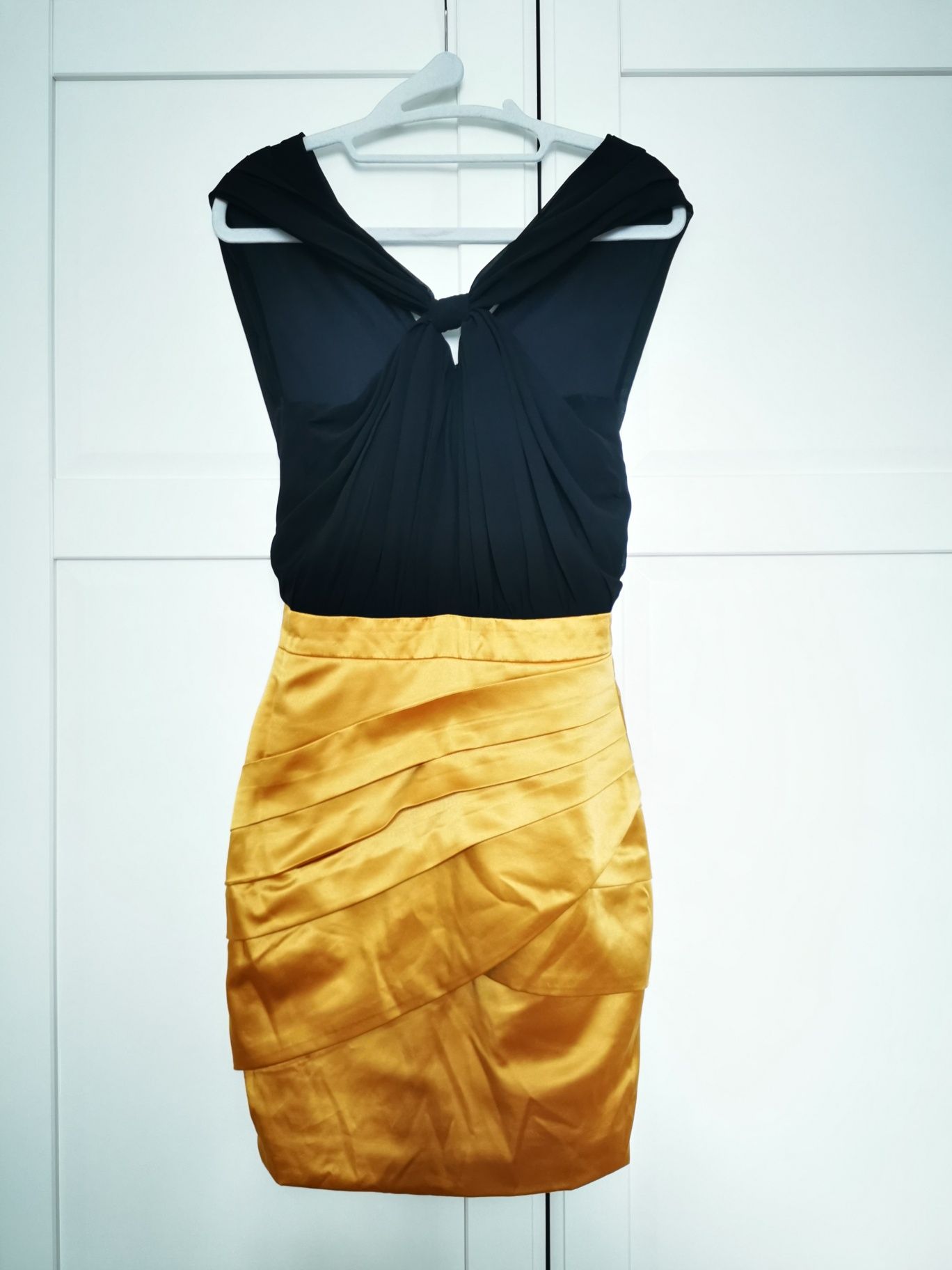 Sukienka Lucy&Co. złoto czarna 34