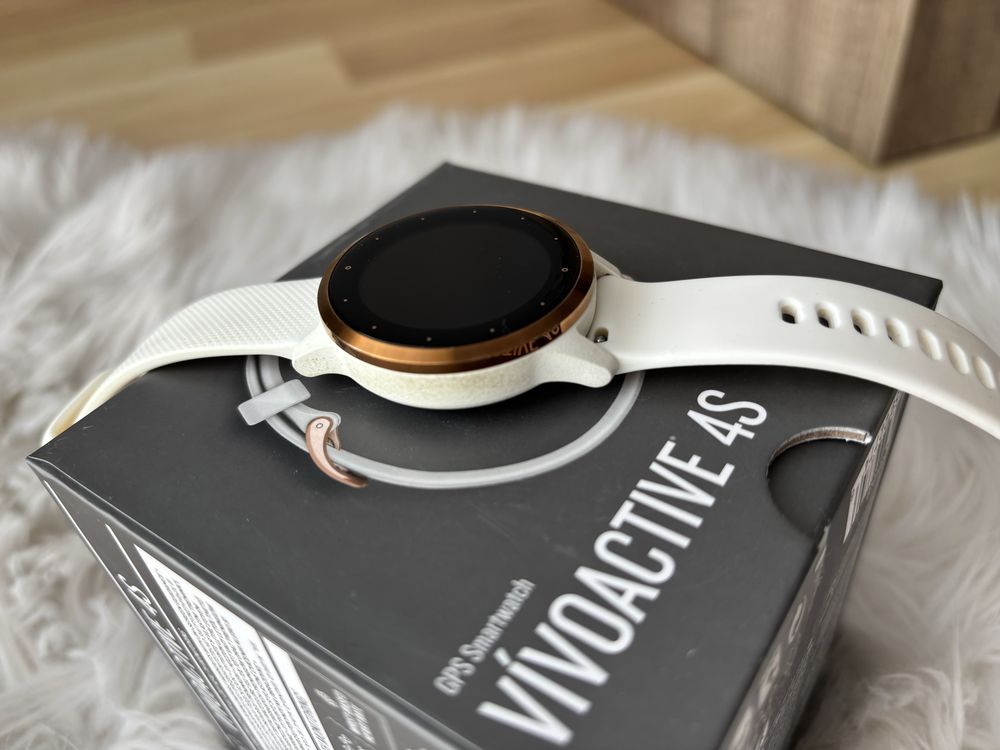 Garmin Vivoactive 4S, bialo - złoty