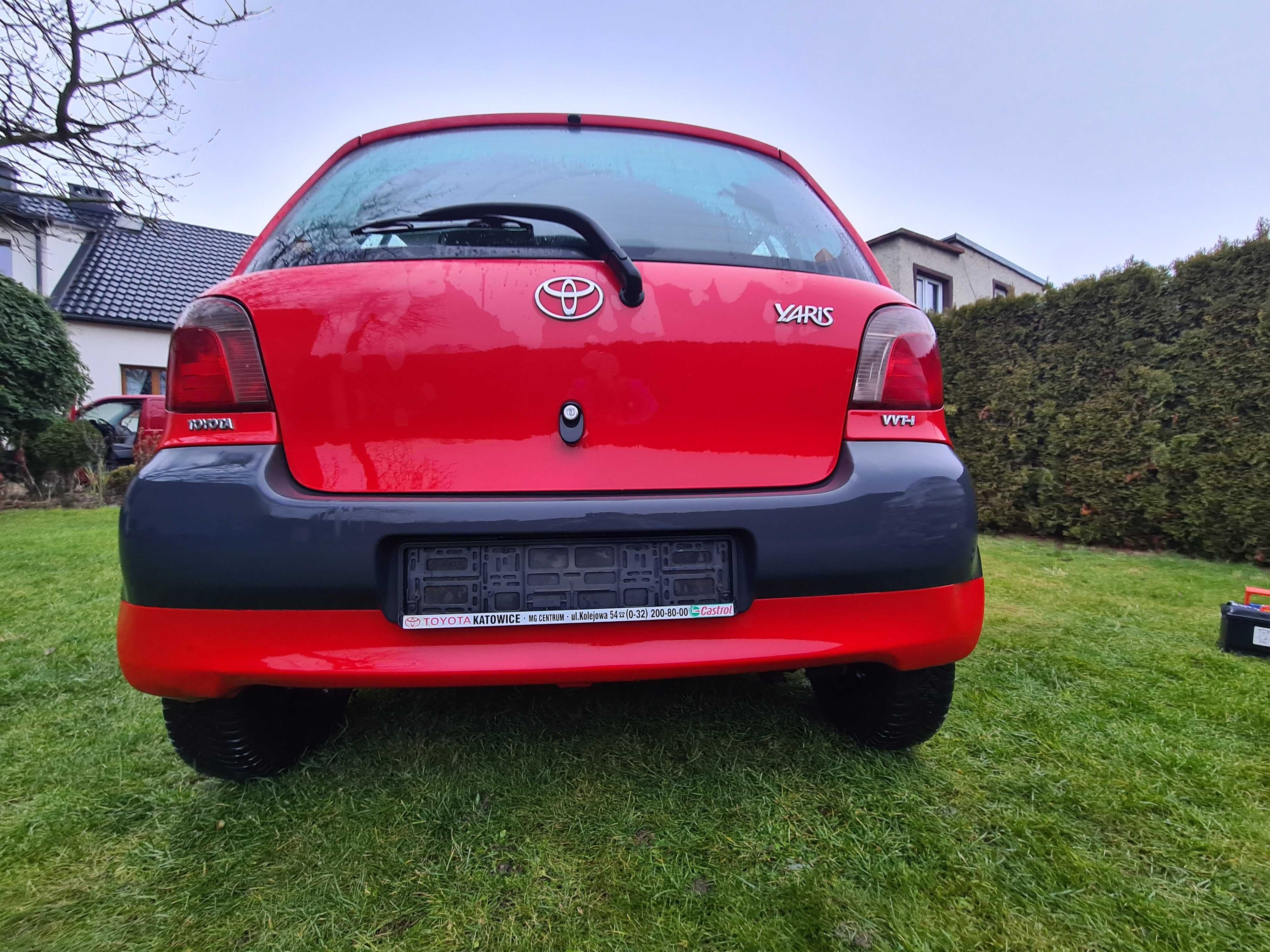 Toyota Yairs 1 2001 części elementy silnik  blacharskie idealny stan
