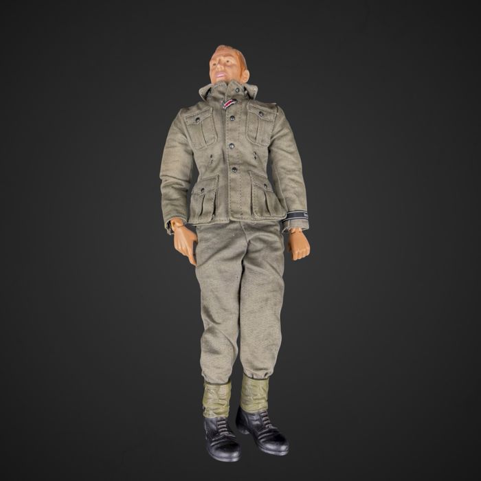 Figurka Dragon żołnierz Waffen SS w mundurze polowym 1/6 B51/110414