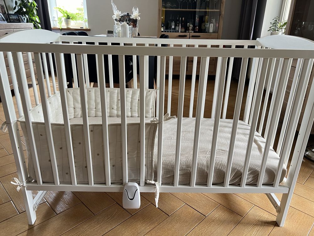 Łóżeczko niemowlęce/ monitor oddechu BabySense 7/ materac