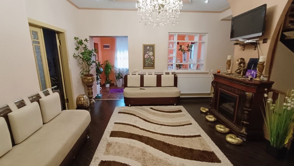 Оренда будинку з басейном на Роші