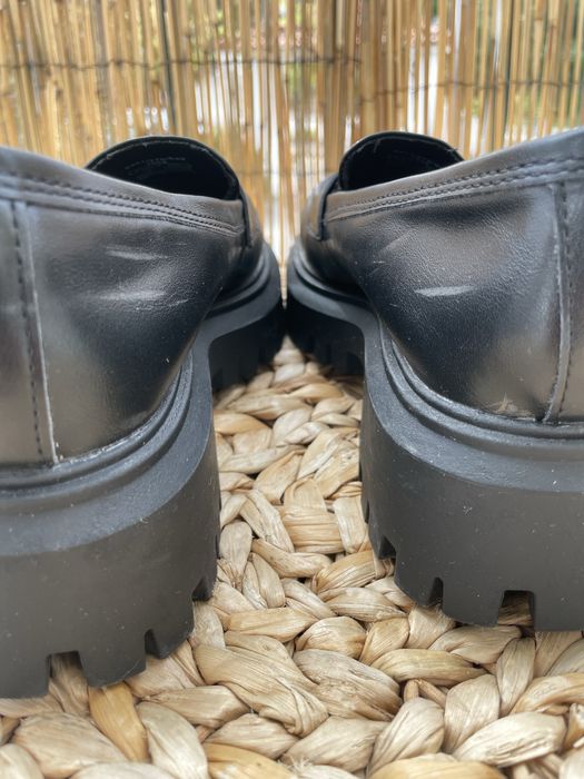 Loafers pretos chunky Stradivarius