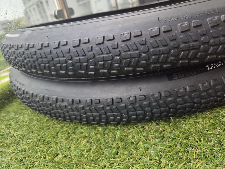 Opony Giant Crosscut Grip TR 700x40c – nowe, zdjęte z roweru, tubeless