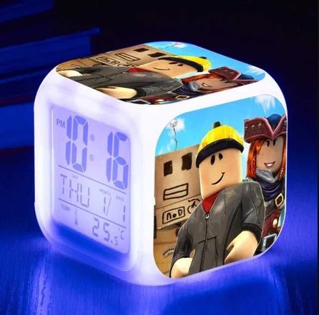 Часы Roblox Роблокс годинник змінює колір
