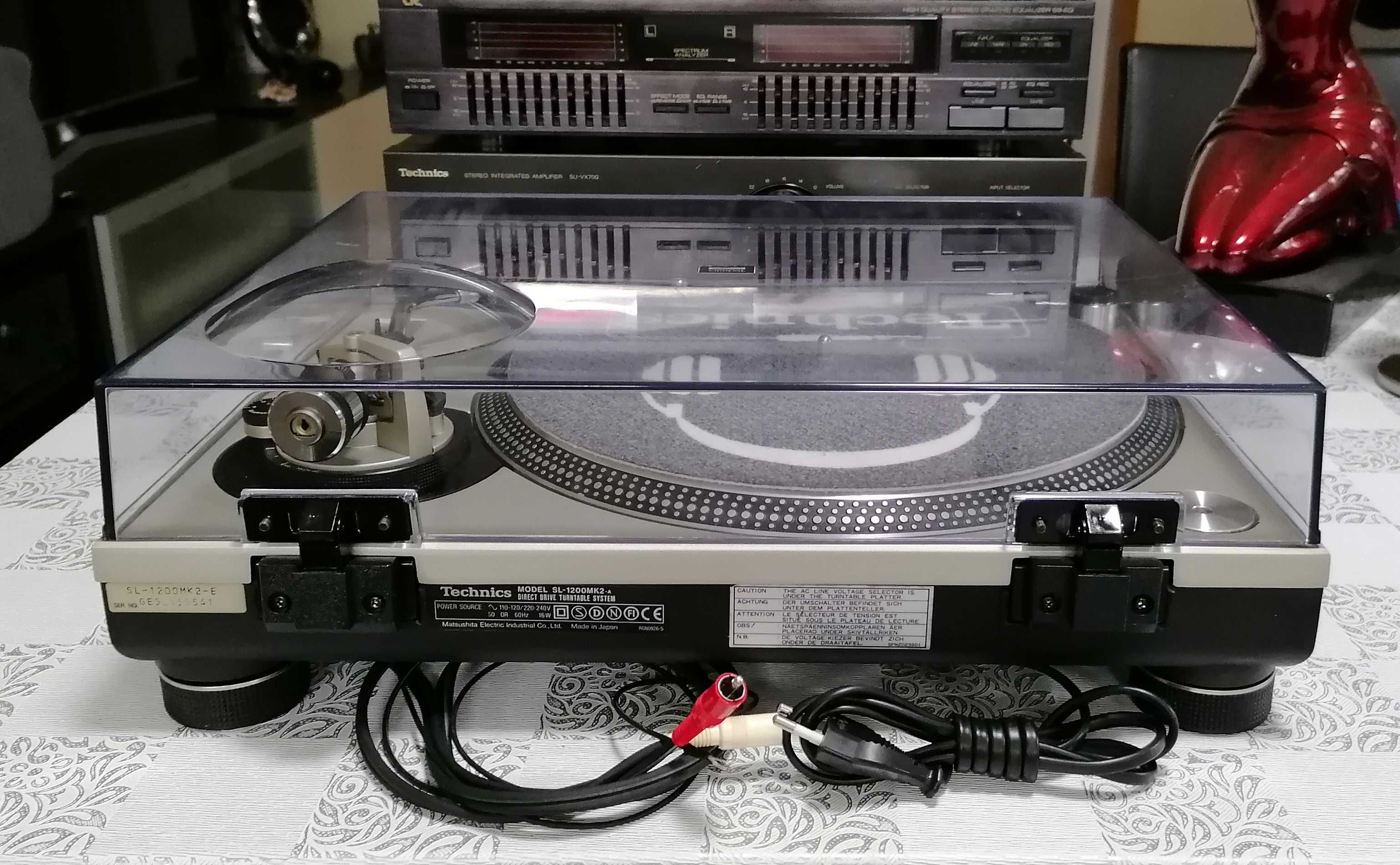 Gira-Discos Technics SL-1200MK2-A