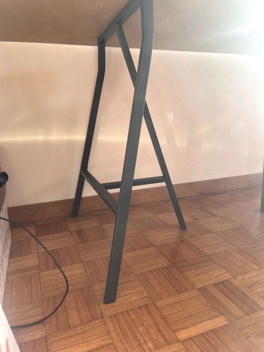 Secretária branca IKEA 200x60 c/ 2 cavaletes e perna suporte