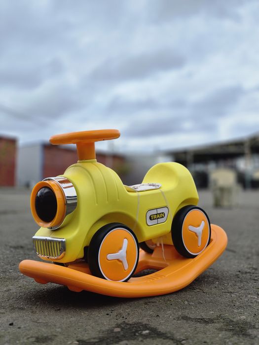 Гойдалка качалка  толокар  беговел музичний