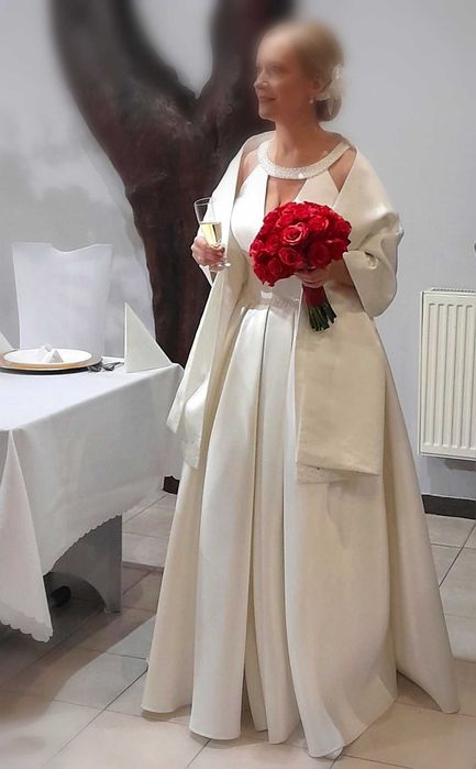 Wytworna suknia ślubna