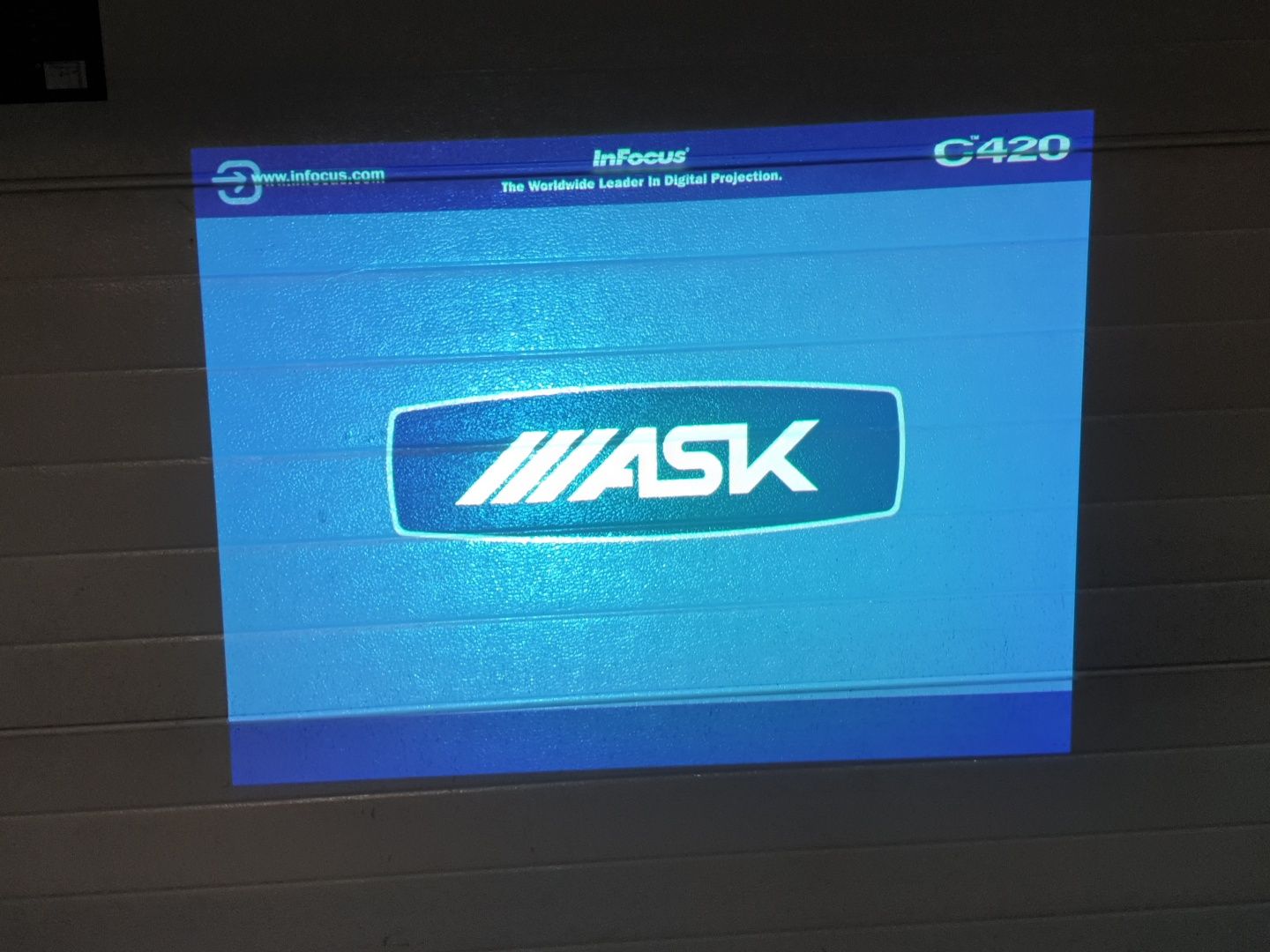 MASK C420 projektor multimedialny + pilot.
