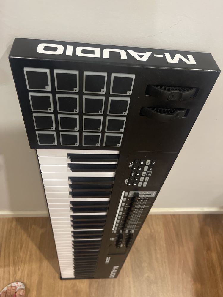 M-Audio CODE61 , Teclado Controlador Midi Profissional.