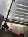 Hulajnoga elektryczna MOTUS Scooty Kid Różowy