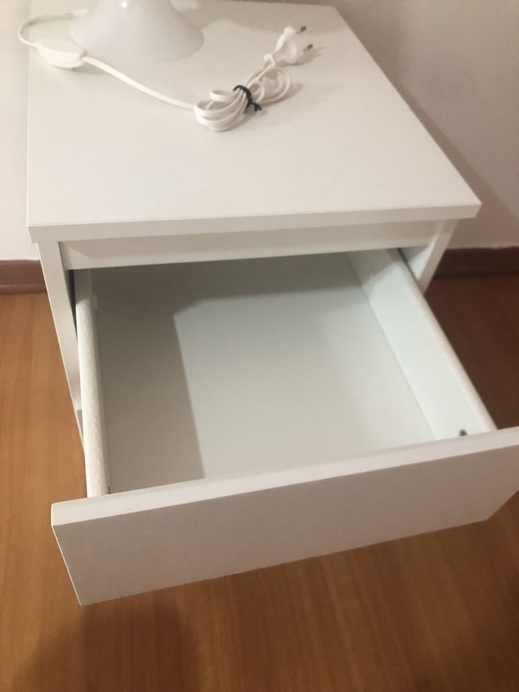 Novos Mesa de cabeceira e candeeiro