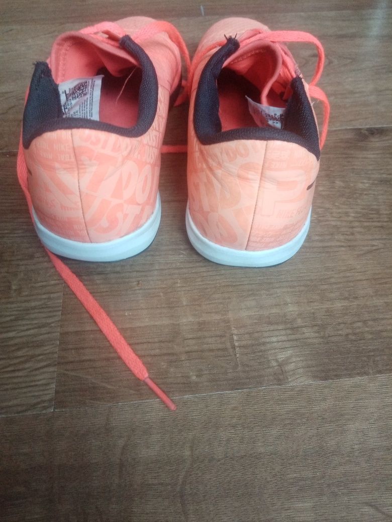 Buty sportowe firmy Nike
