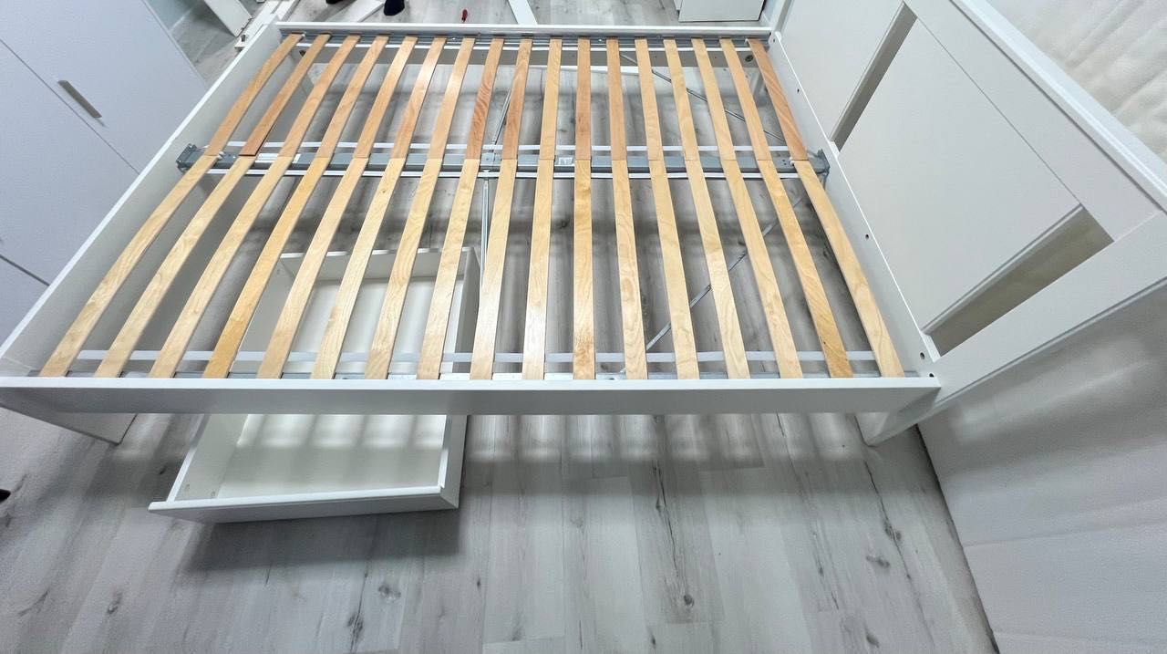 Ліжко б/в IKEA 140/200 з матрацом і  2 нішами