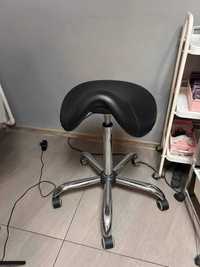 Krzeslo obrotowe typu siodło
