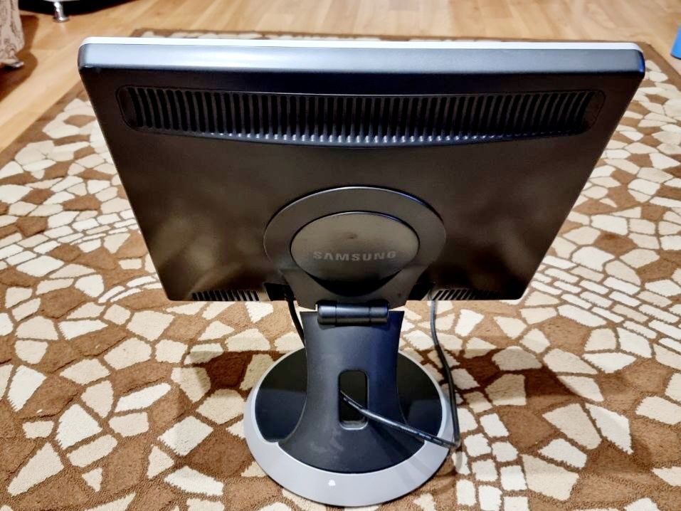 Монитор Samsung SyncMaster 961BF