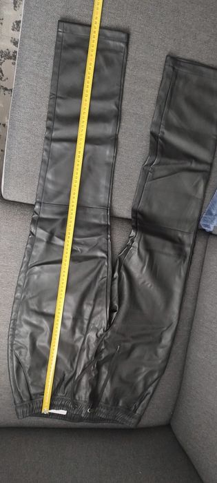 Czarne nowe skórzane cieple spodnie/getry