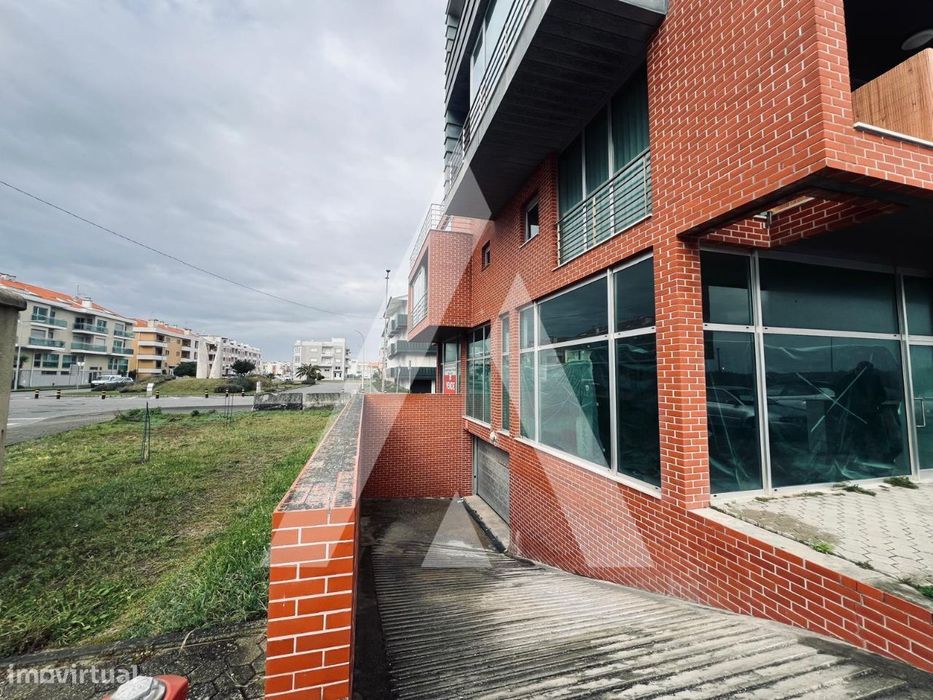 Loja de Gaveto na Praia da Vagueira ideal para Restauração ou Padaria