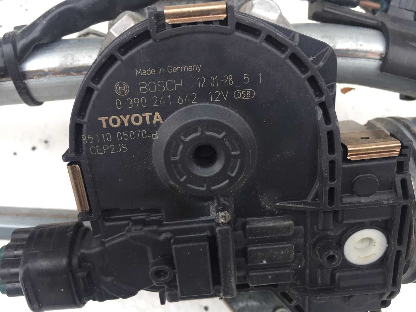 Toyota avensis т27 моторчик та механізм двірників