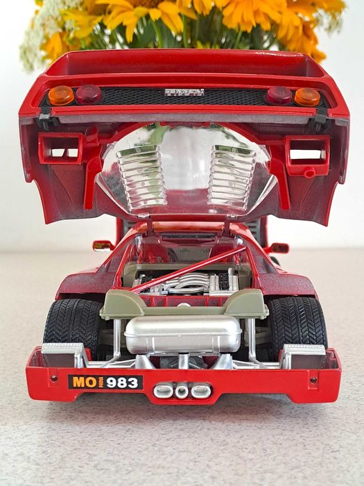 Model samochodu Bburago Ferrari F40 1987r. skala 1/18 Made in Italy