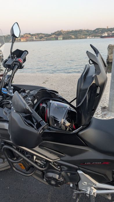 Honda NC750X 2020 com malas laterais e topcase