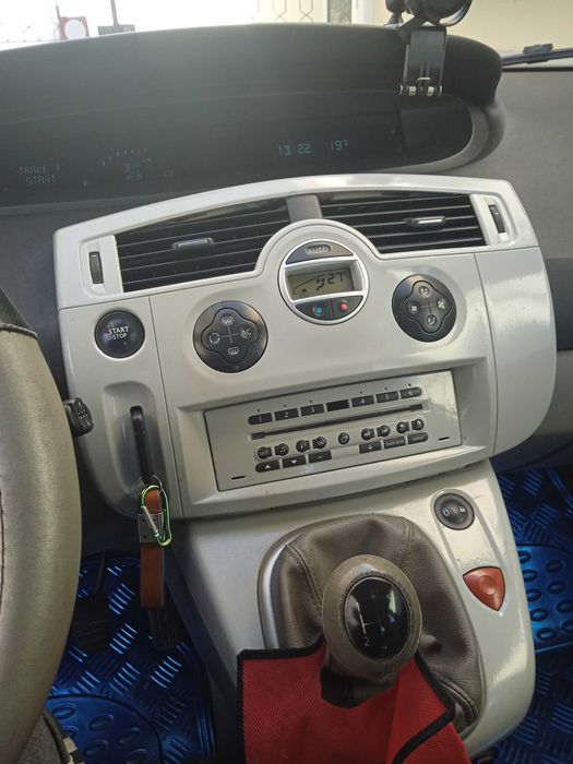 Carro ligeiro em bom estado de conservação