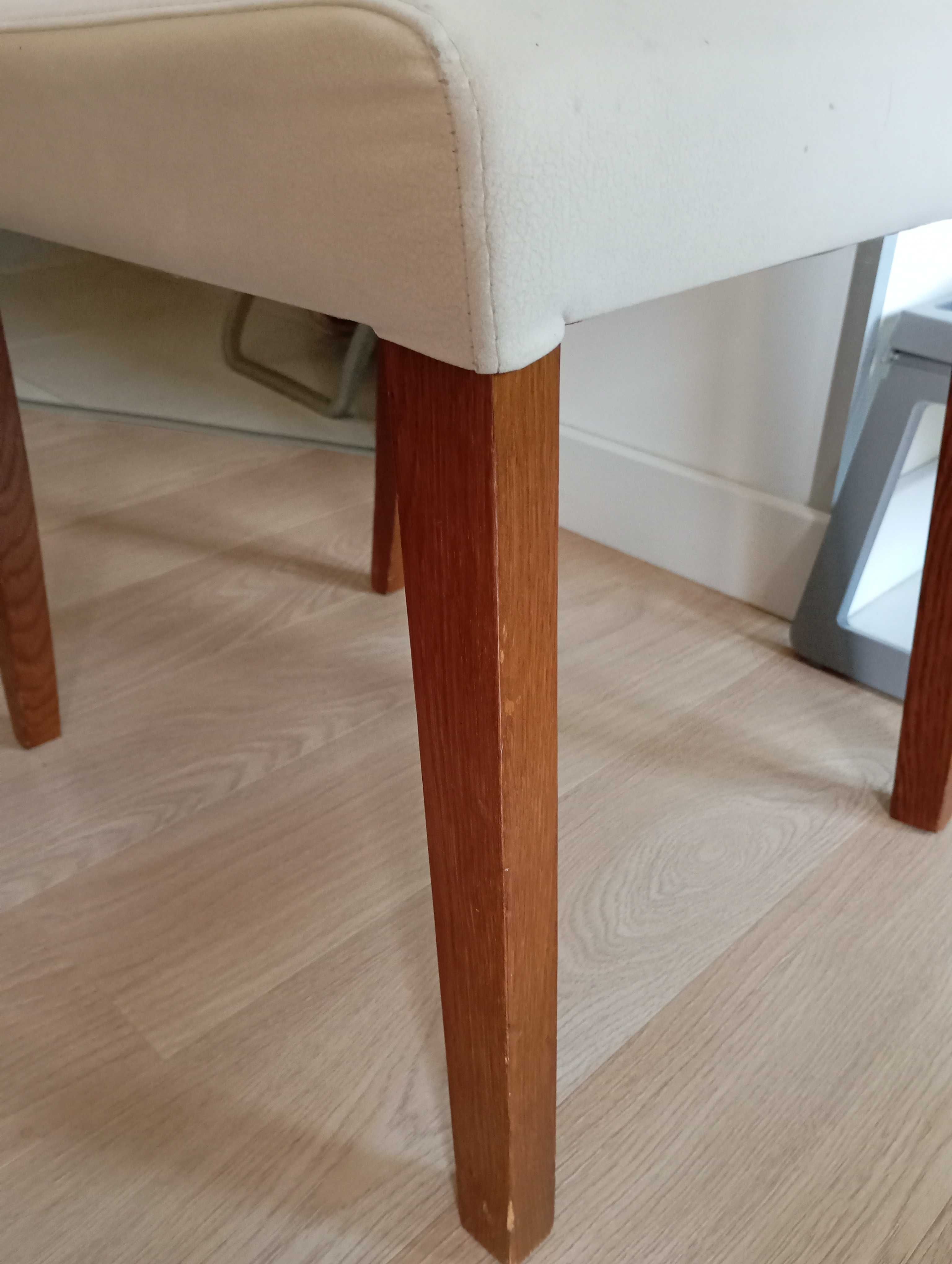 4 krzesła, bardzo eleganckie i solidne
