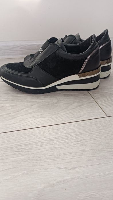 Adidasy-wojas.  Bardzo dobre- 37