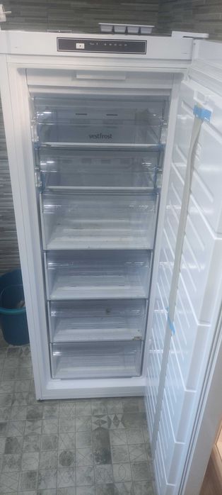 Морозильная камера Vestfrost CMFN 144 W 175л